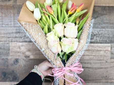 Rose & Tulipan Bouquet Online now